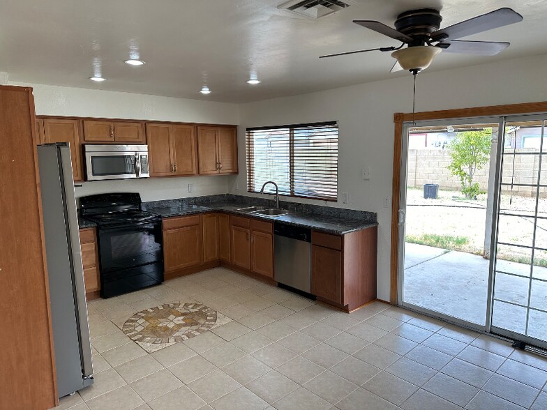 Building Photo - 2213 W Riviera Dr