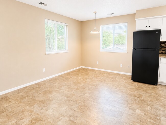 Building Photo - Denver Apartment Near Cherry Creek Trail & Garland Park