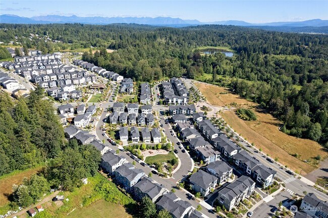 Building Photo - 26658 NE Walden Way