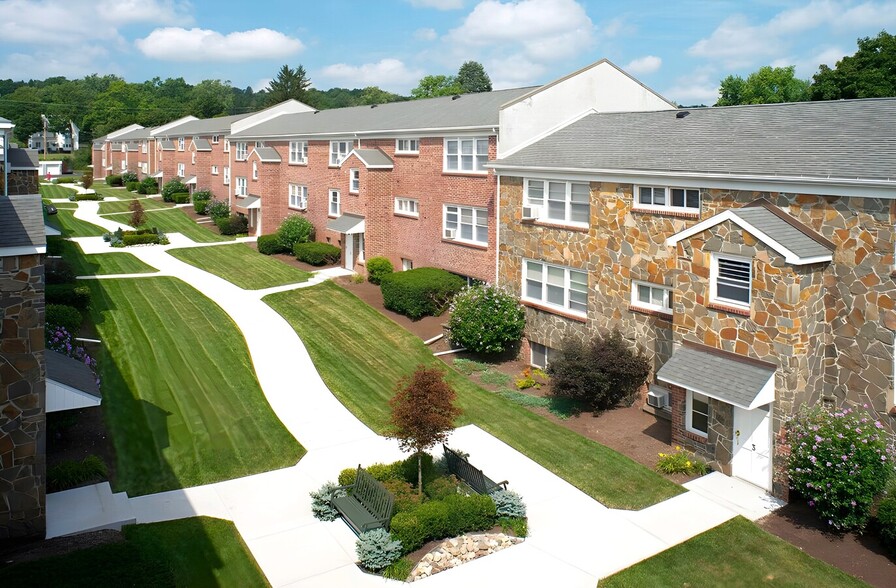 Building Photo - Menands Gardens