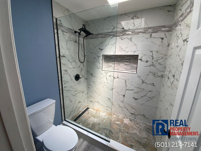 Building Photo - 711 Shea Dr