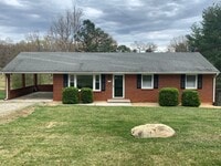 Building Photo - Brick Ranch House In Bedford