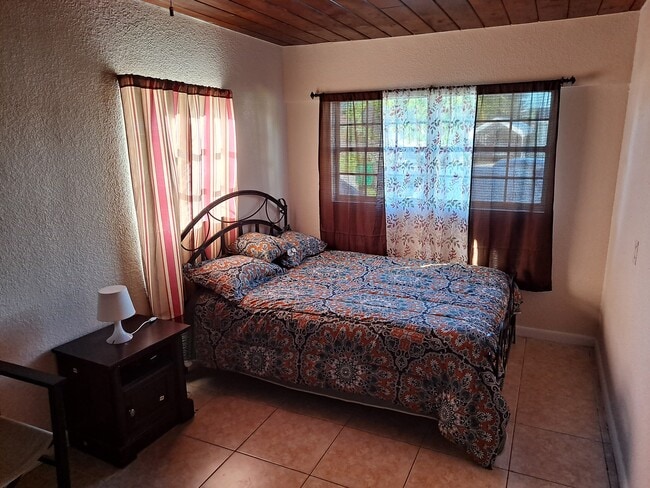 Building Photo - 6600 SW 26th St