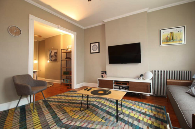 Building Photo - 305 W 31st St