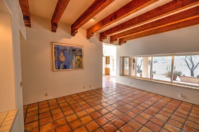 Building Photo - Single Story Foothills Home!