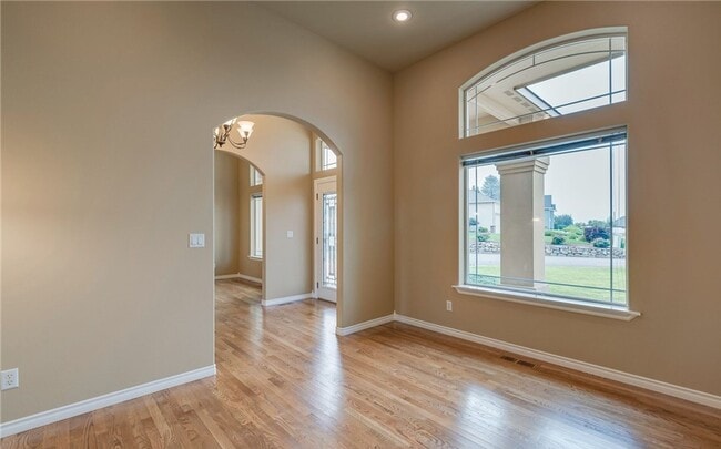 Building Photo - Gorgeous 4 bed, 3 full baths Craftsman Sty...