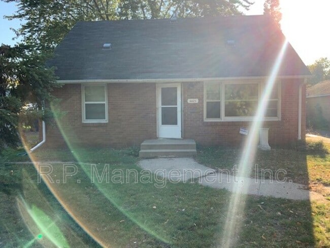 Building Photo - 6621 13th Ave S