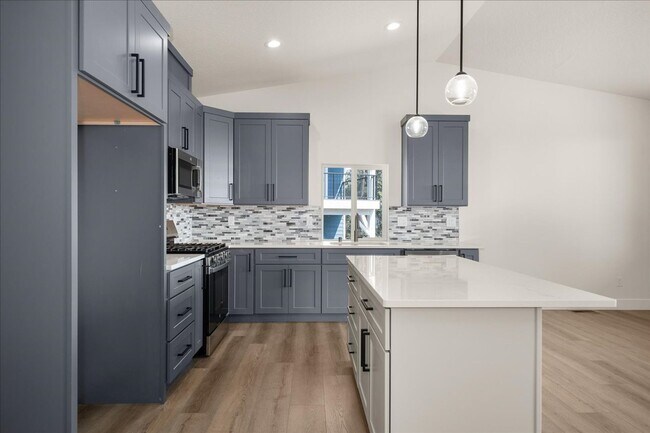 Building Photo - $3,375 - 4 Bed / 3 Bath Gorgeous Brand New Build Home with Beautiful Views