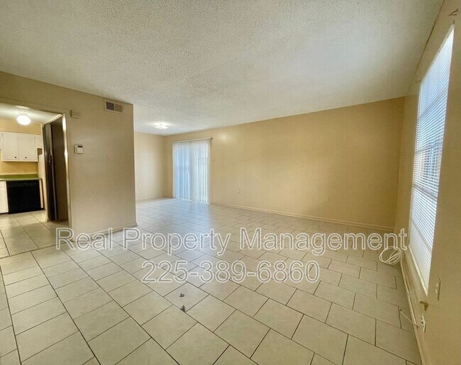 Building Photo - 10952 Cherry Hill Ave