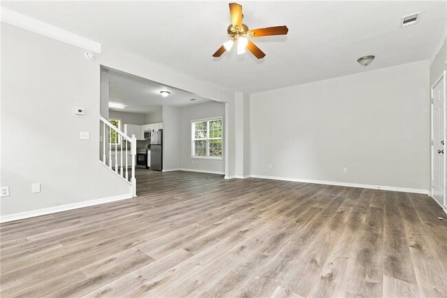 Building Photo - 818 Woods Dr NW