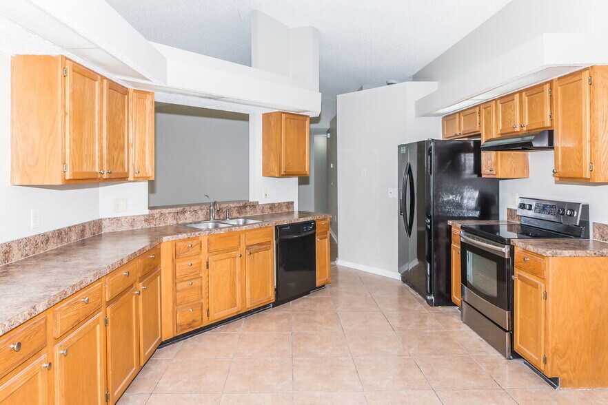 Building Photo - 3379 Deerfield Pointe Dr