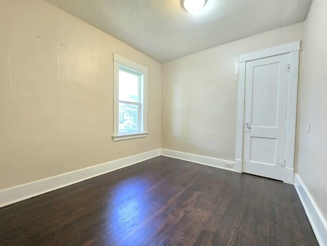 Building Photo - 1218 S 26th St