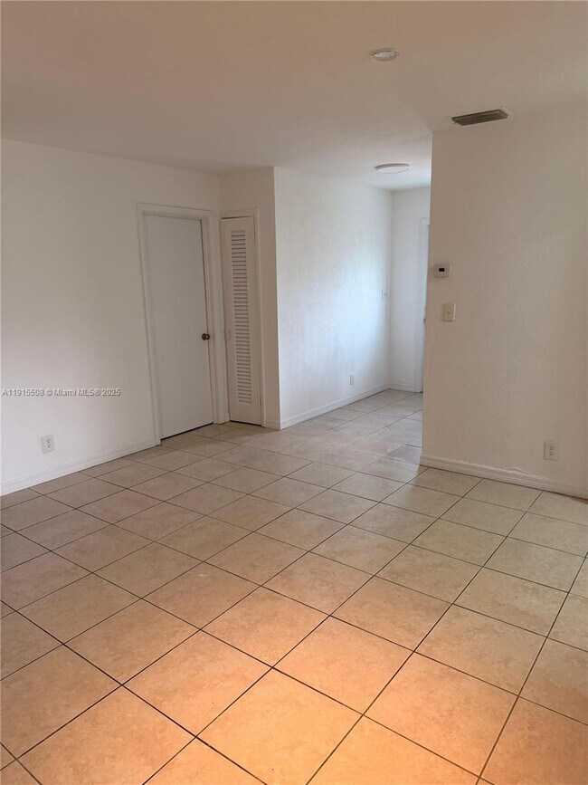 Building Photo - 4401 N Australian Ave