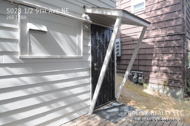 Building Photo - 5028 9th Ave NE