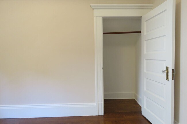 Building Photo - Noe Valley House - 3 beds-1.5 baths - VIEW - garage
