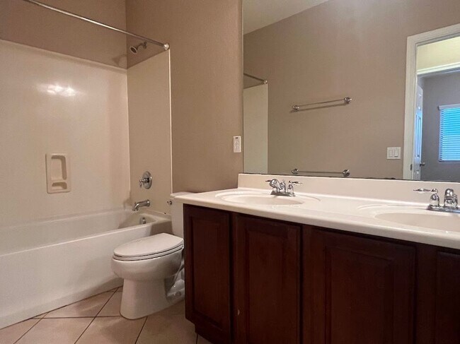 Building Photo - BEAUTIFUL 4 BEDROOM 2 BATHROOM HOME IN PEORIA