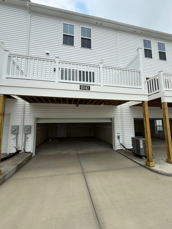 Building Photo - 15342 Oasis Sun Aly