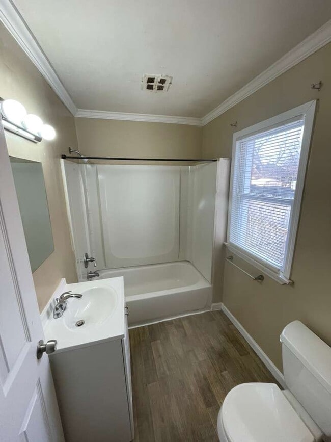 Building Photo - 19303 Fairport St