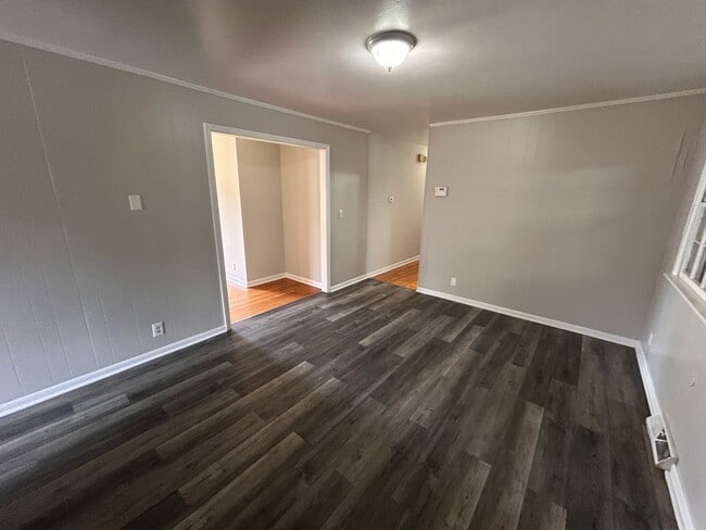 Building Photo - 3214 Lewisburg Dr NW