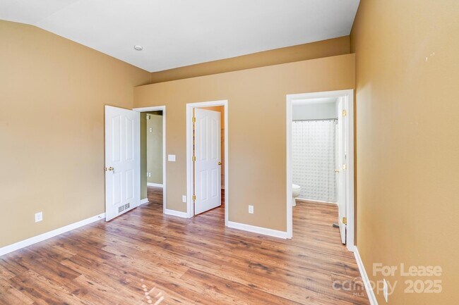 Building Photo - 5911 Vista Verde Ct