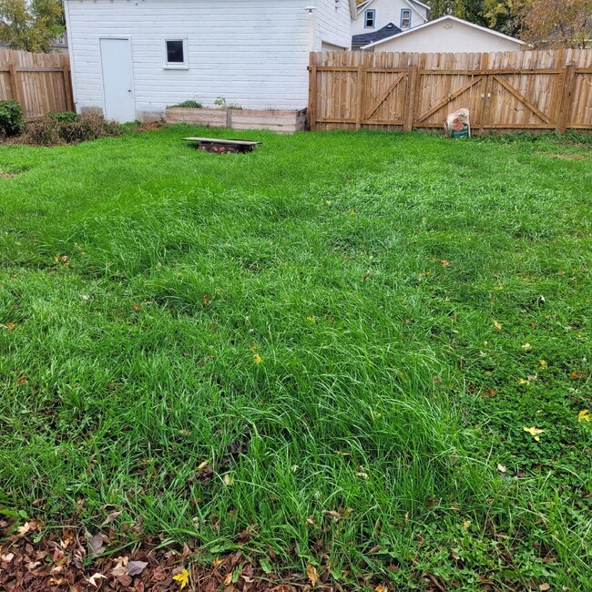 Building Photo - "Charming 3-Bed Home in Brainerd with Spac...