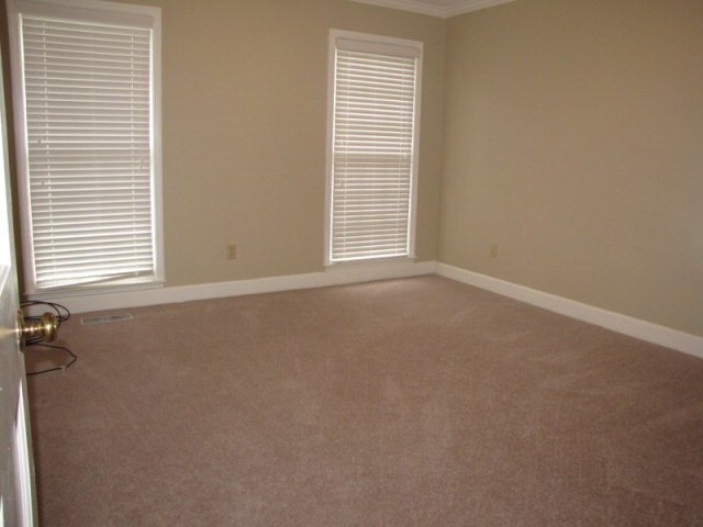 Building Photo - 2515 Pheasant Dr
