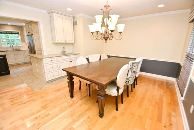 Building Photo - Penn Schools, executive home 4 bedroom 2.5...