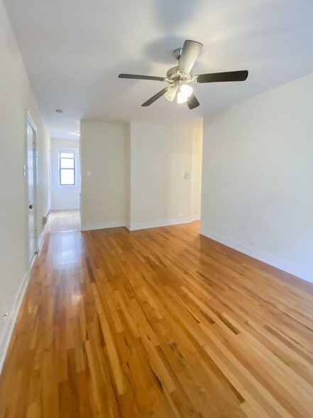 Building Photo - 613 W Melrose St