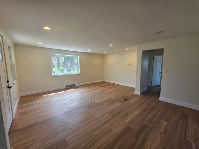 Building Photo - Fully Updated 3-bedroom, 2-bathroom house for rent in North Allegheny School District!