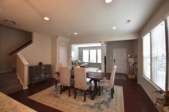 Building Photo - 8043 Rutland Village Dr