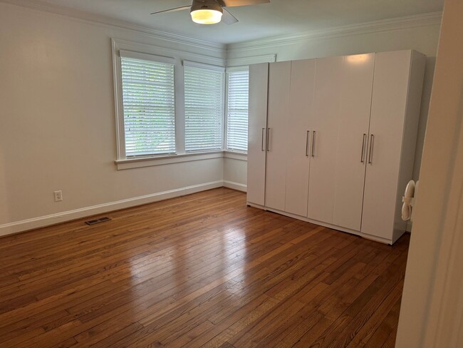 Building Photo - Beautiful Mid-town home 3br/2ba, newly ren...