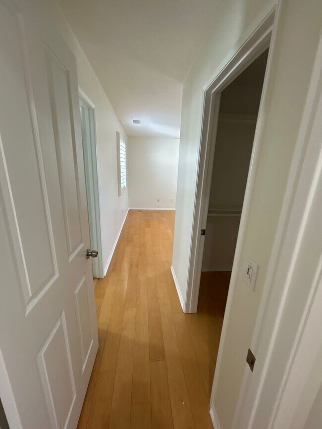 Building Photo - New! 3BD/2.5BA Two-Story Condo in Qual Hill Irvine! *MOVE-IN SPECIAL*