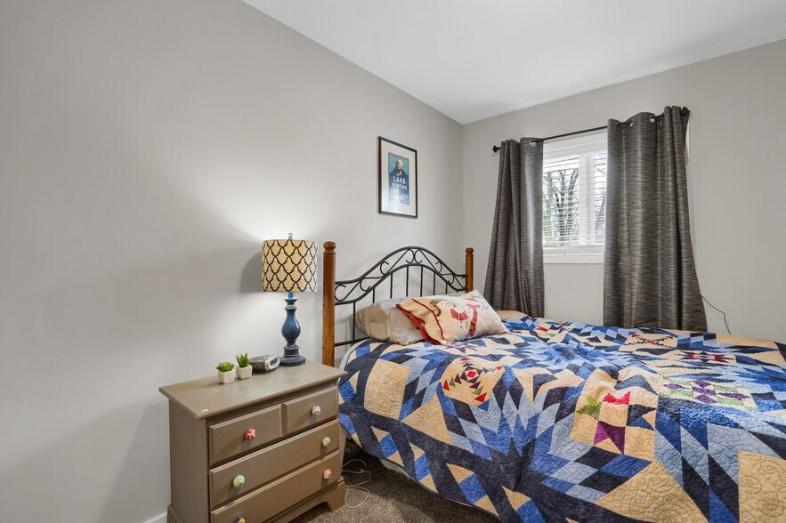 Bedroom 2 - 609 Market St S