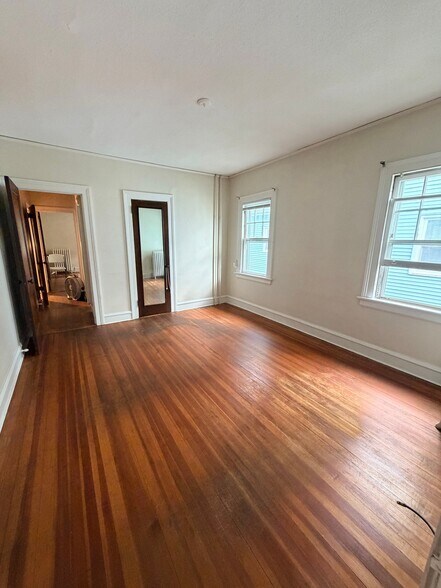 Building Photo - 142 Maplewood Ave