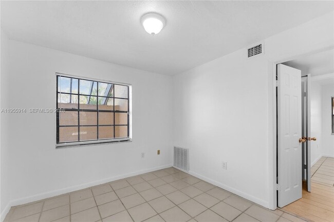 Building Photo - 6114 SW 127th Pl