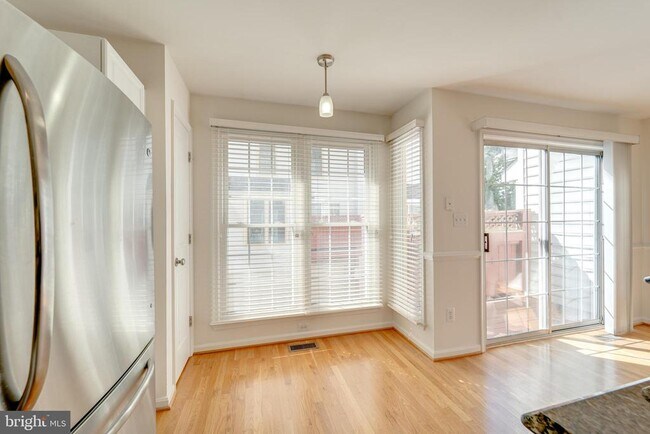 Building Photo - 4656 Kirkland Pl