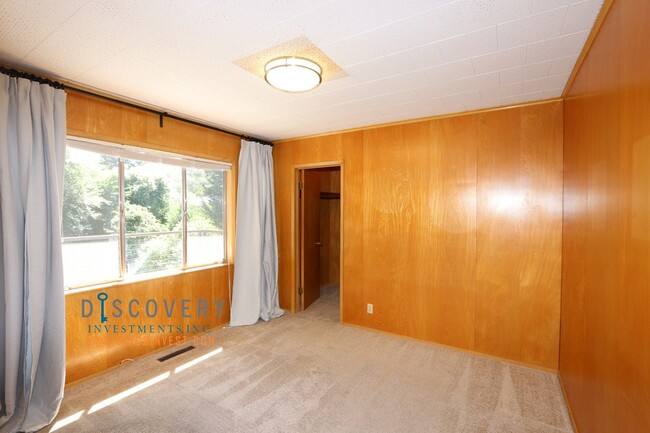 Building Photo - Piedmont Mid-Century 5 Bedroom 4.5 Bathroo...