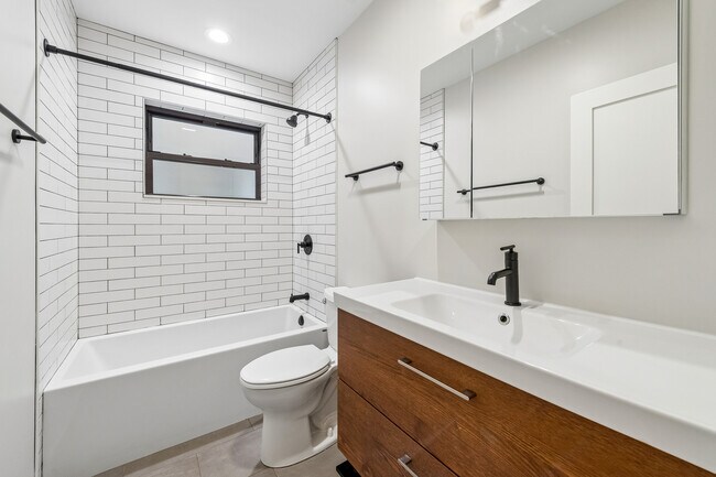Building Photo - 6453 N Bosworth Ave