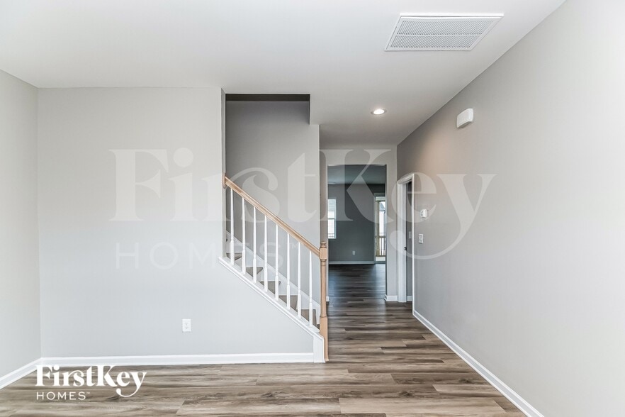 Building Photo - 501 Rain Drizzle Ct