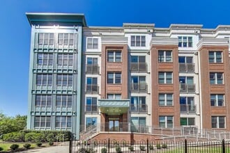 Building Photo - Gorgeous 2 bed + 1 Bath with a VIEW!