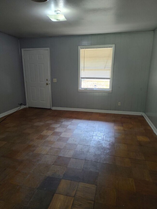 Building Photo - 7056 Winburn Dr