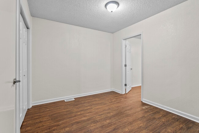 Building Photo - 529 NW Valleybrook Rd