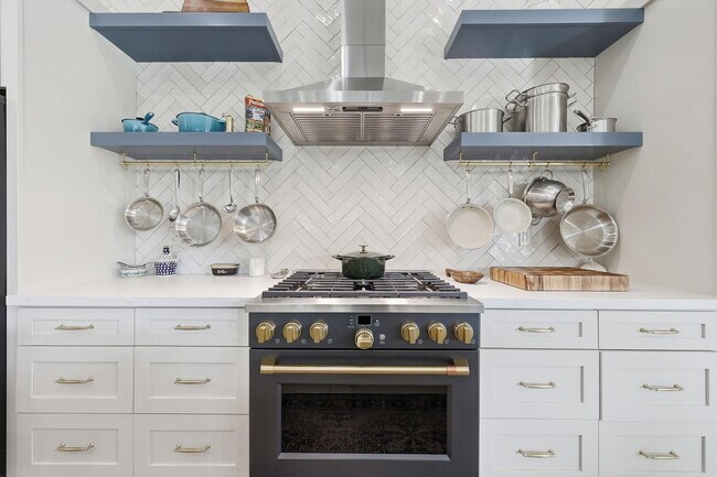 Building Photo - 6570 S Bogle Ave