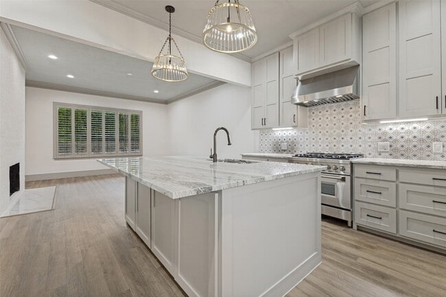 Building Photo - 6030 Steamboat Dr