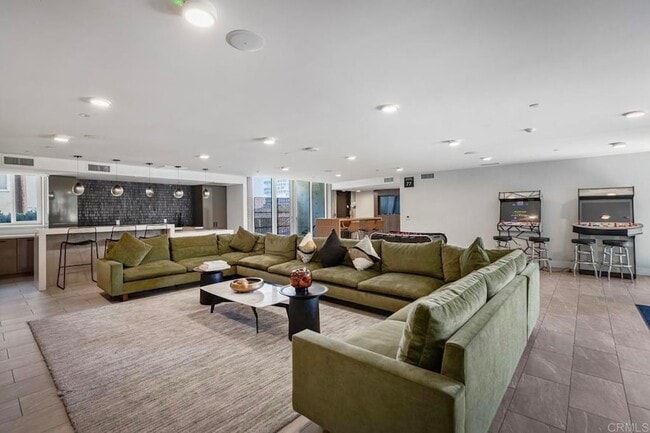 Building Photo - 5750 Hollywood Blvd