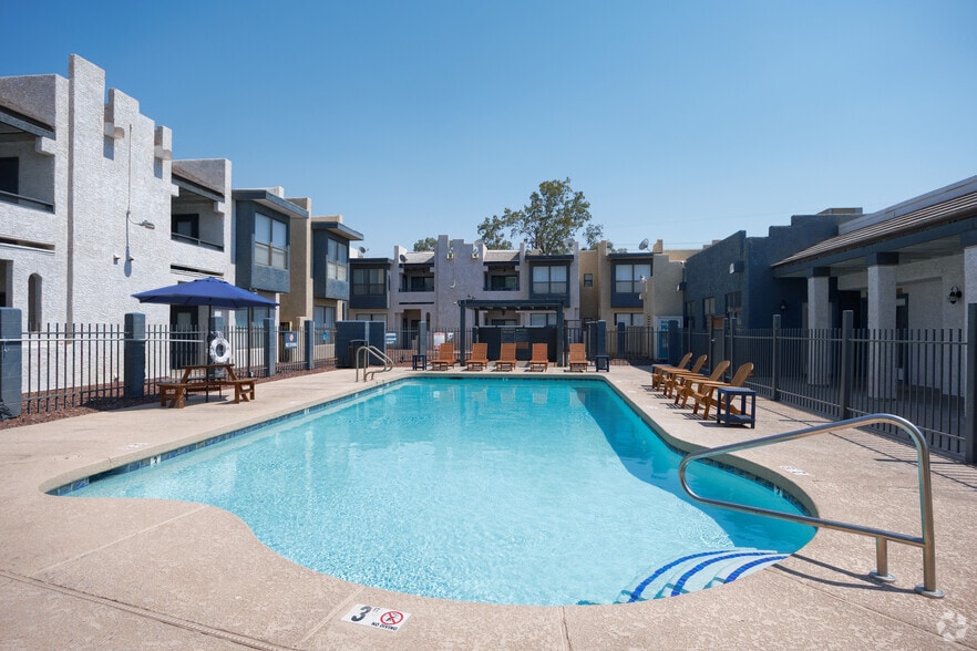 Primary Photo - River North