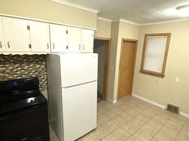 Building Photo - 611 Crown Ave