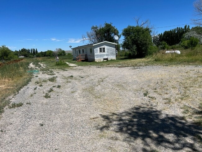 Building Photo - Semi-Rural 2 Bedroom 1 Bath Updated Mobile Home w/ Amenities