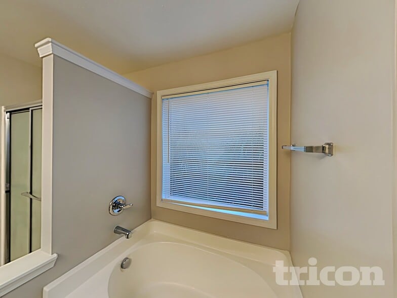 Building Photo - 800 Maryfield Dr