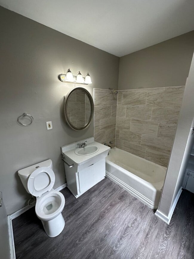 Building Photo - Single Family Home